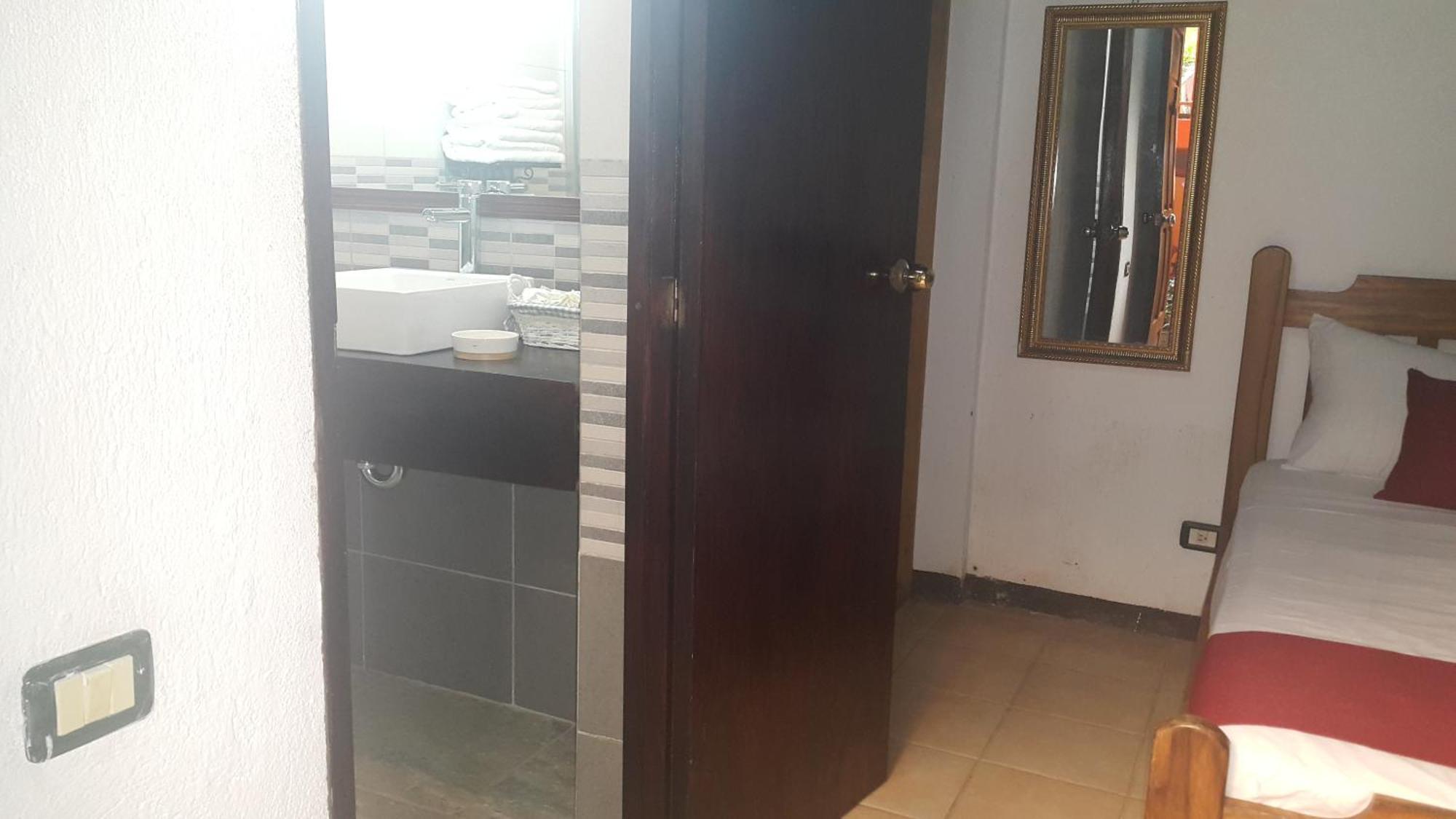 Hotel El Maltese Гранада Экстерьер фото